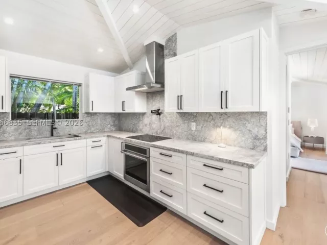 3-bedroom home for rent in Coral Gables - 5711 Michelangelo St - MondialRealty