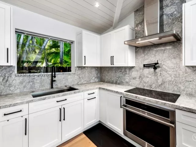 3-bedroom home for rent in Coral Gables - 5711 Michelangelo St - MondialRealty
