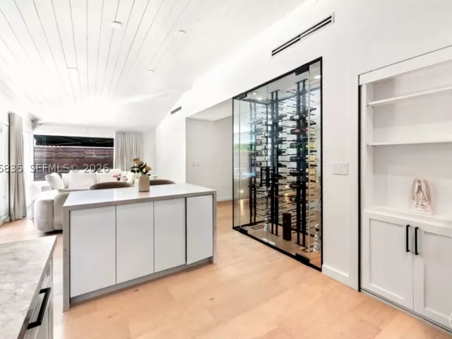 3-bedroom home for rent in Coral Gables - 5711 Michelangelo St - MondialRealty