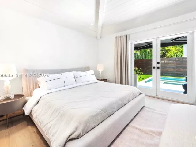 3-bedroom home for rent in Coral Gables - 5711 Michelangelo St - MondialRealty