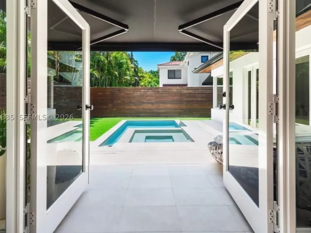 3-bedroom home for rent in Coral Gables - 5711 Michelangelo St - MondialRealty