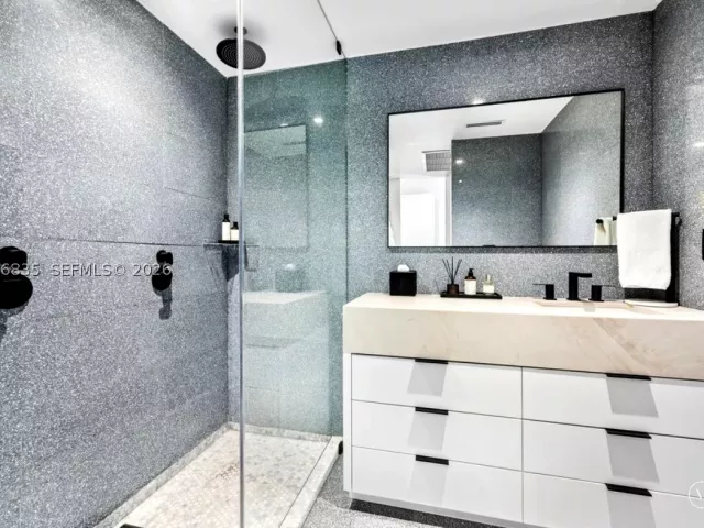 3-bedroom home for rent in Coral Gables - 5711 Michelangelo St - MondialRealty