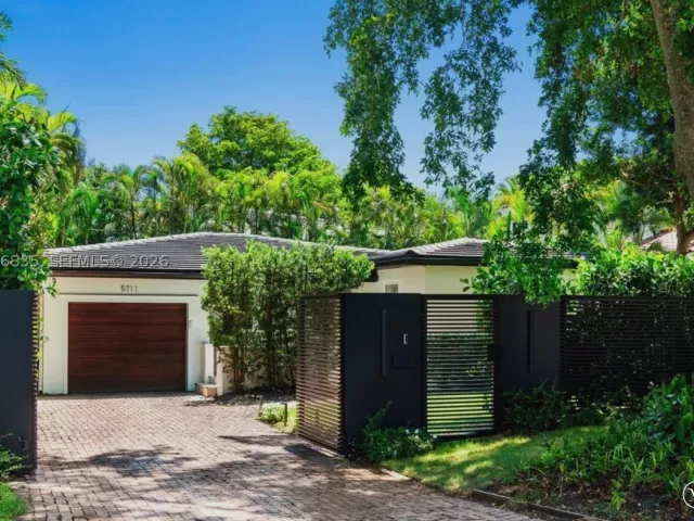 3-bedroom home for rent in Coral Gables - 5711 Michelangelo St - MondialRealty