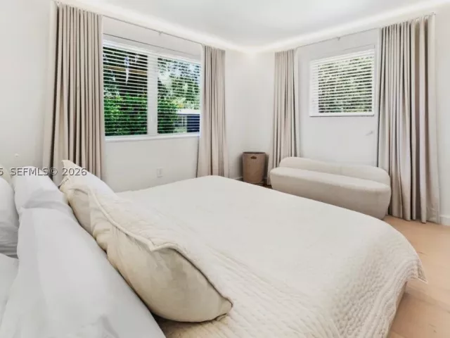 3-bedroom home for rent in Coral Gables - 5711 Michelangelo St - MondialRealty