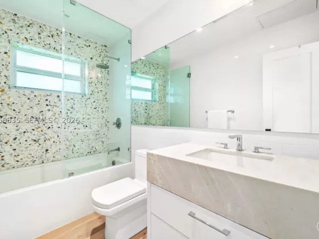 3-bedroom home for rent in Coral Gables - 5711 Michelangelo St - MondialRealty