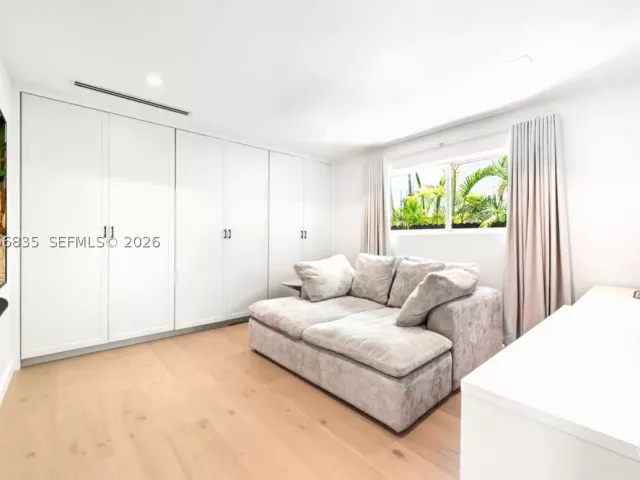 3-bedroom home for rent in Coral Gables - 5711 Michelangelo St - MondialRealty