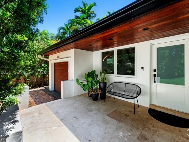 3-bedroom home for rent in Coral Gables - 5711 Michelangelo St - MondialRealty