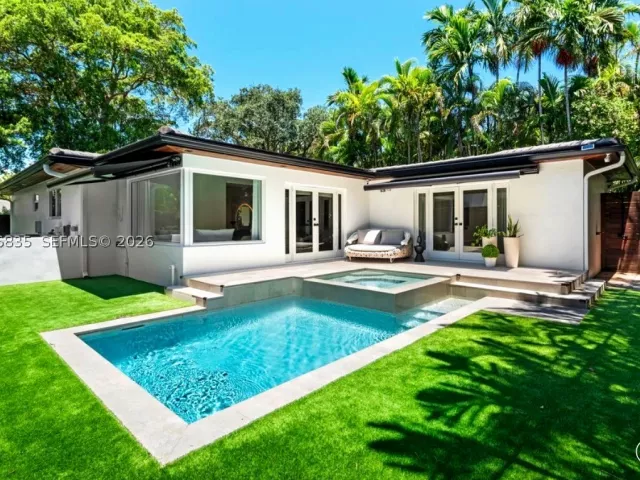 3-bedroom home for rent in Coral Gables - 5711 Michelangelo St - MondialRealty