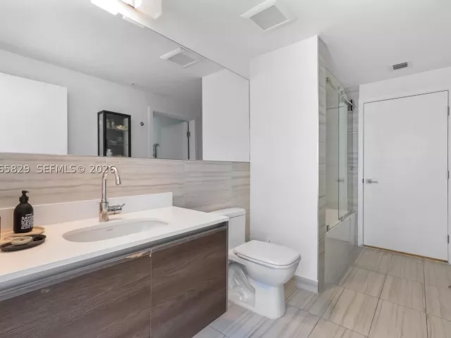 1-bedroom condo for rent in Coral Gables - 301 Altara Ave 630 - MondialRealty