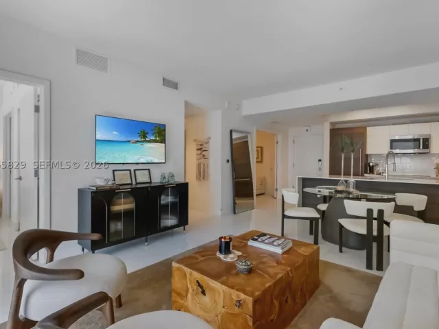 1-bedroom condo for rent in Coral Gables - 301 Altara Ave 630 - MondialRealty
