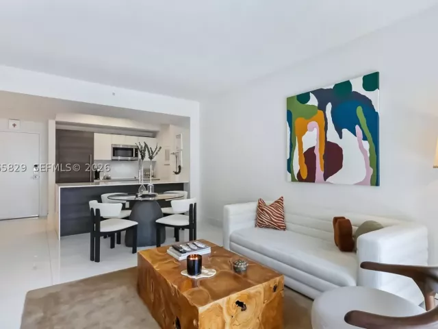 1-bedroom condo for rent in Coral Gables - 301 Altara Ave 630 - MondialRealty