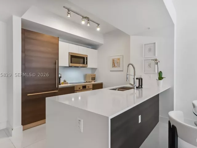 1-bedroom condo for rent in Coral Gables - 301 Altara Ave 630 - MondialRealty