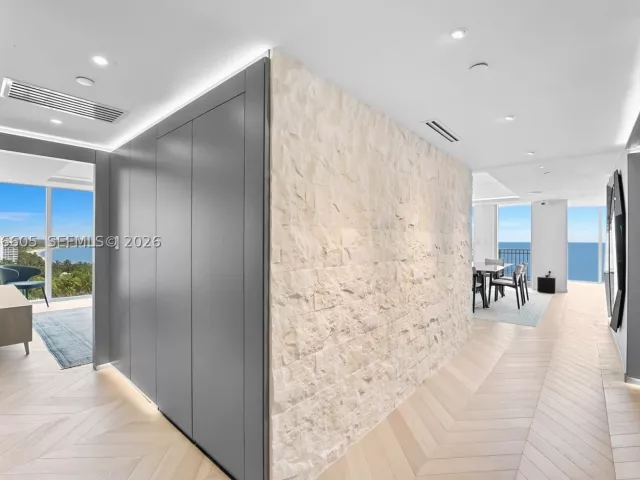 3-bedroom condo for rent in Key Biscayne - 881 Ocean Dr 11H - MondialRealty