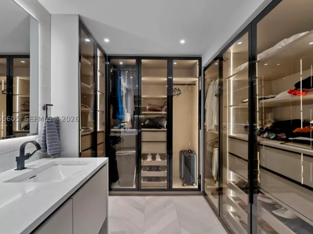 3-bedroom condo for rent in Key Biscayne - 881 Ocean Dr 11H - MondialRealty