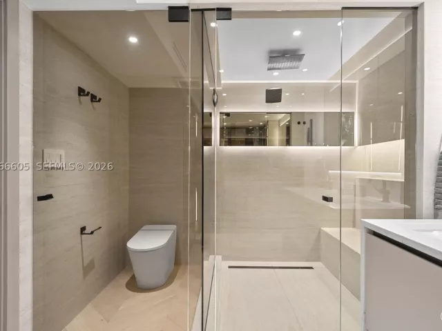 3-bedroom condo for rent in Key Biscayne - 881 Ocean Dr 11H - MondialRealty