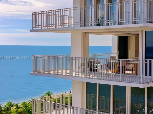 3-bedroom condo for rent in Key Biscayne - 881 Ocean Dr 11H - MondialRealty