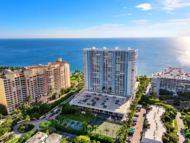 3-bedroom condo for rent in Key Biscayne - 881 Ocean Dr 11H - MondialRealty
