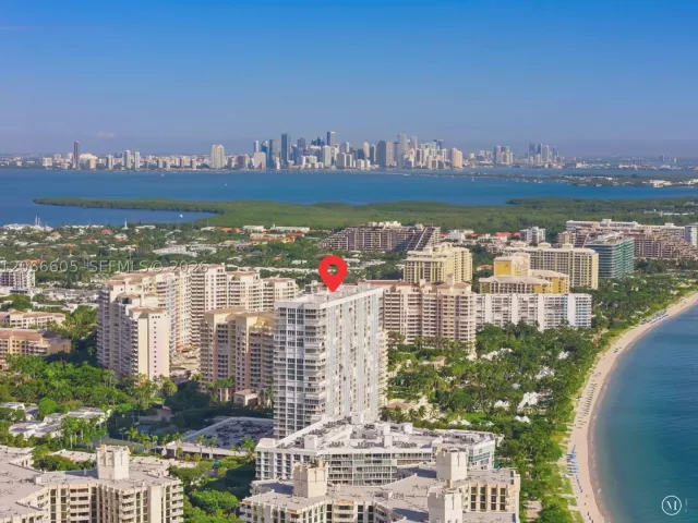 3-bedroom condo for rent in Key Biscayne - 881 Ocean Dr 11H - MondialRealty