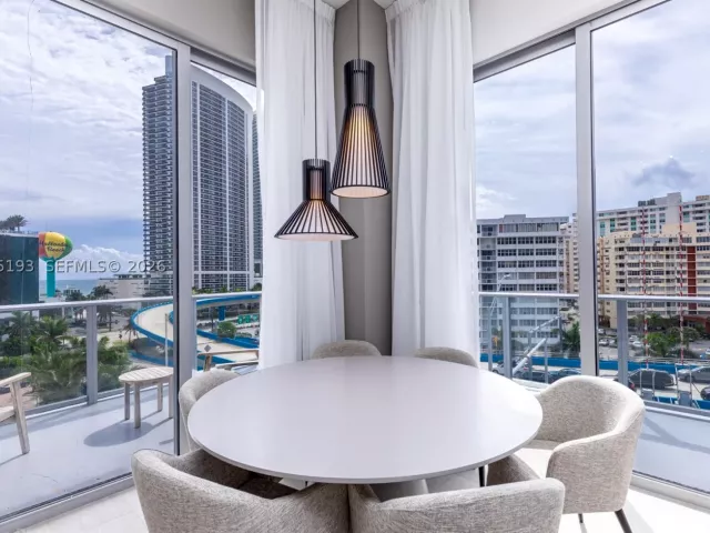 2-bedroom condo for sale in Hollywood - 4010 S Ocean Dr R409 - MondialRealty