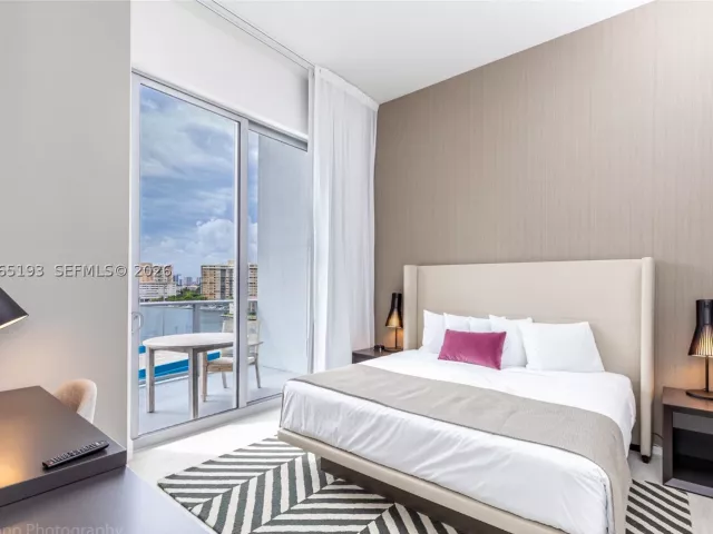 2-bedroom condo for sale in Hollywood - 4010 S Ocean Dr R409 - MondialRealty