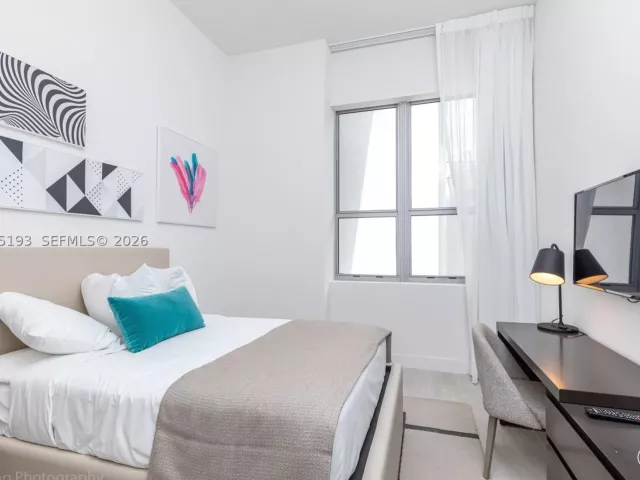 2-bedroom condo for sale in Hollywood - 4010 S Ocean Dr R409 - MondialRealty