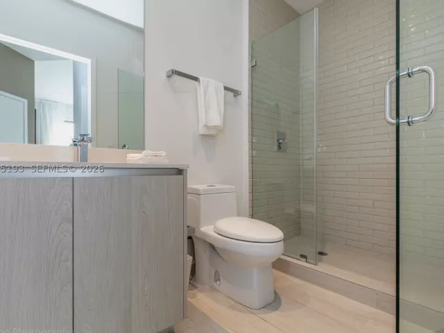 2-bedroom condo for sale in Hollywood - 4010 S Ocean Dr R409 - MondialRealty