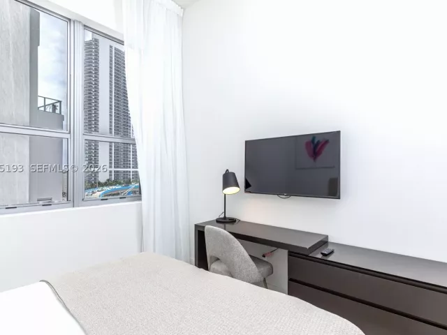 2-bedroom condo for sale in Hollywood - 4010 S Ocean Dr R409 - MondialRealty