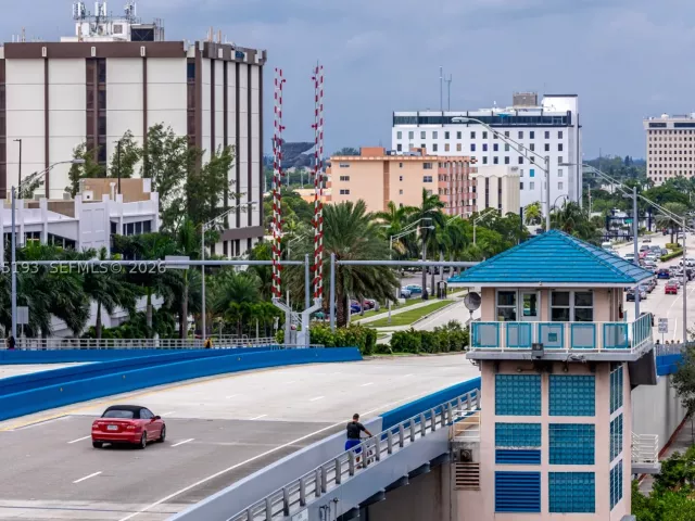 2-bedroom condo for sale in Hollywood - 4010 S Ocean Dr R409 - MondialRealty