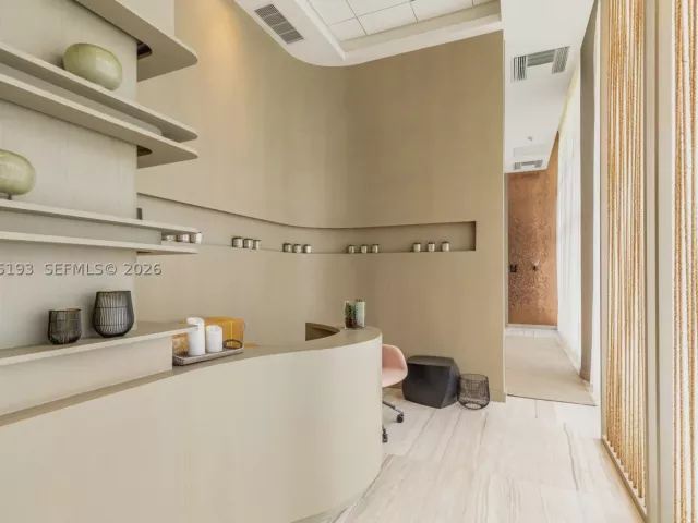 2-bedroom condo for sale in Hollywood - 4010 S Ocean Dr R409 - MondialRealty