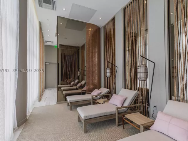 2-bedroom condo for sale in Hollywood - 4010 S Ocean Dr R409 - MondialRealty