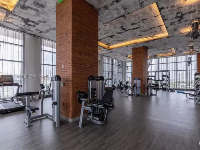 2-bedroom condo for sale in Hollywood - 4010 S Ocean Dr R409 - MondialRealty