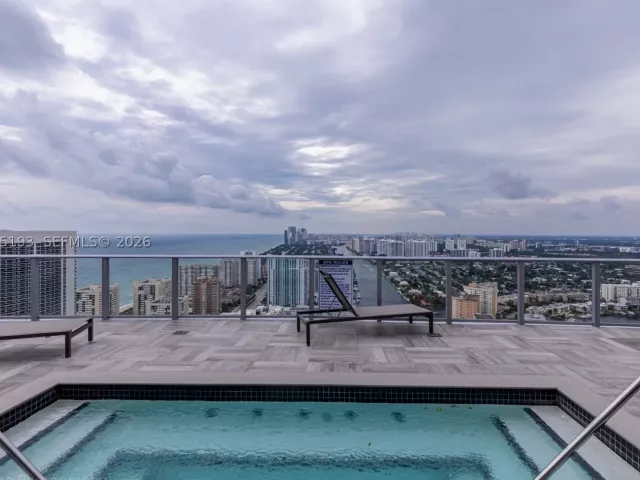 2-bedroom condo for sale in Hollywood - 4010 S Ocean Dr R409 - MondialRealty