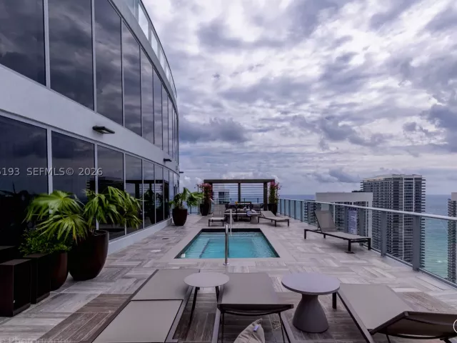 2-bedroom condo for sale in Hollywood - 4010 S Ocean Dr R409 - MondialRealty