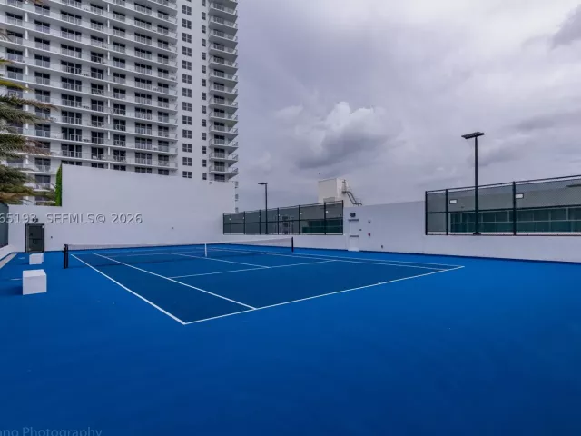 2-bedroom condo for sale in Hollywood - 4010 S Ocean Dr R409 - MondialRealty