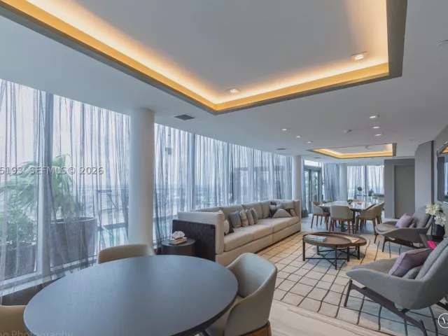2-bedroom condo for sale in Hollywood - 4010 S Ocean Dr R409 - MondialRealty