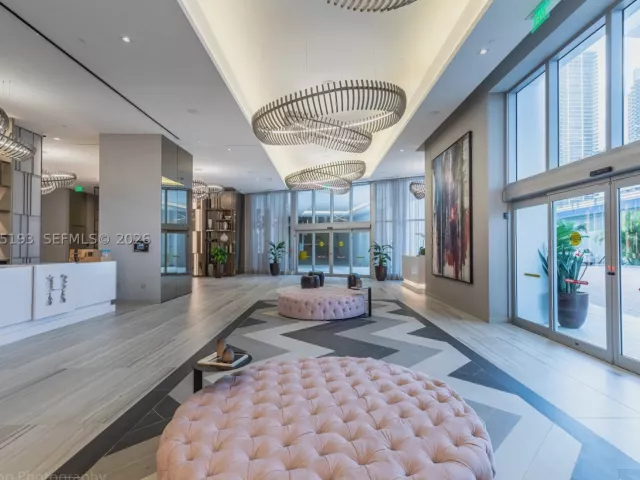 2-bedroom condo for sale in Hollywood - 4010 S Ocean Dr R409 - MondialRealty