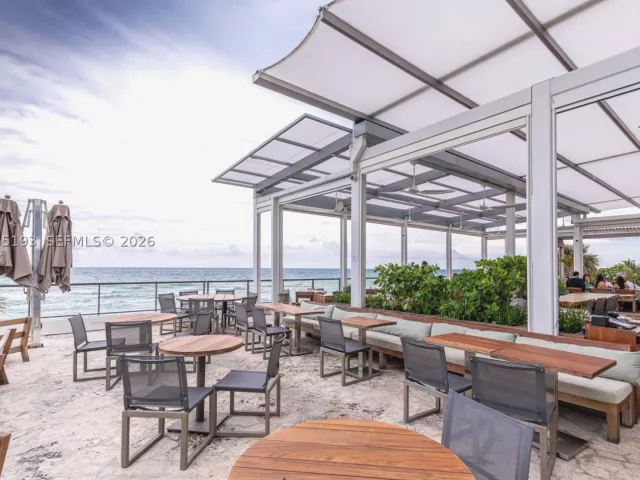 2-bedroom condo for sale in Hollywood - 4010 S Ocean Dr R409 - MondialRealty