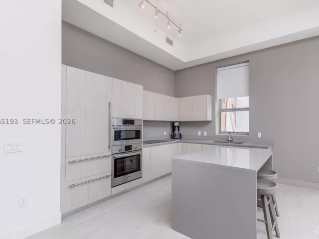 2-bedroom condo for sale in Hollywood - 4010 S Ocean Dr R409 - MondialRealty