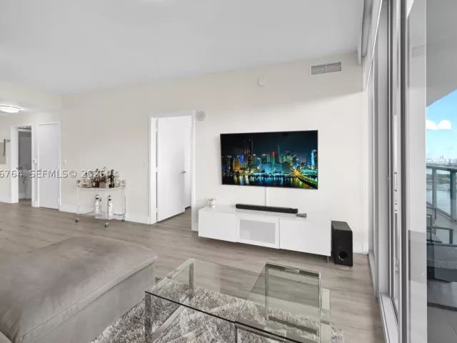1-bedroom condo for rent in Miami -  - MondialRealty