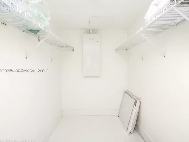 1-bedroom condo for rent in Bal Harbour - 10275 Collins Ave 416 - MondialRealty