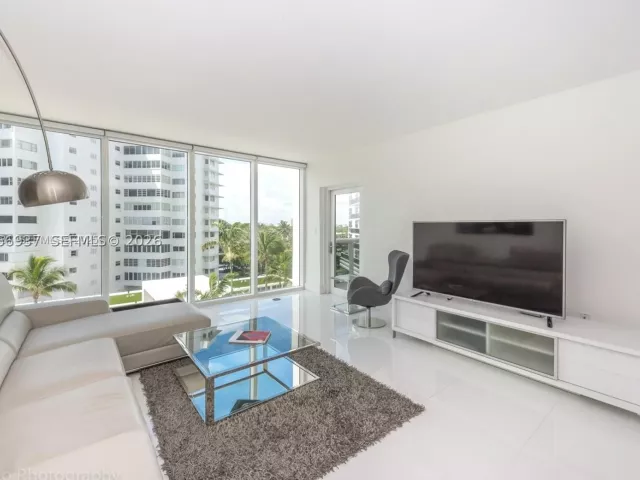 1-bedroom condo for rent in Bal Harbour - 10275 Collins Ave 416 - MondialRealty