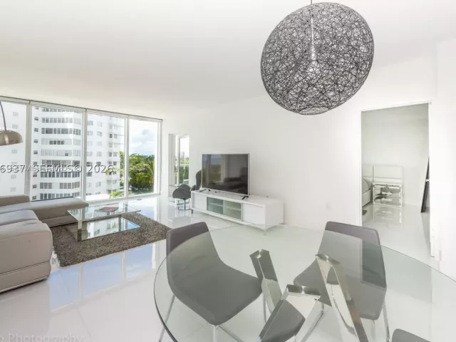 1-bedroom condo for rent in Bal Harbour - 10275 Collins Ave 416 - MondialRealty