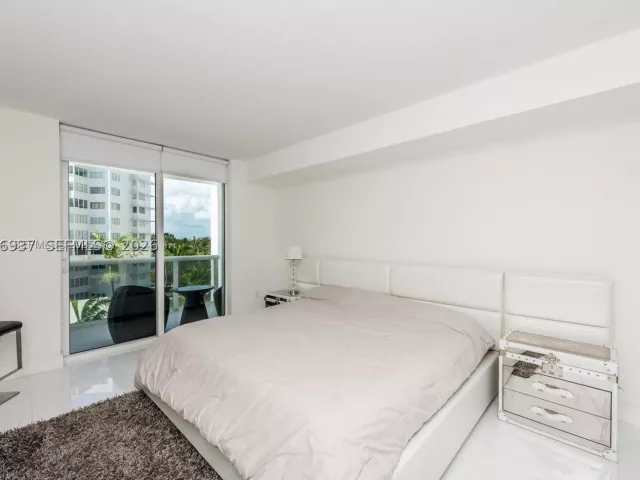 1-bedroom condo for rent in Bal Harbour - 10275 Collins Ave 416 - MondialRealty