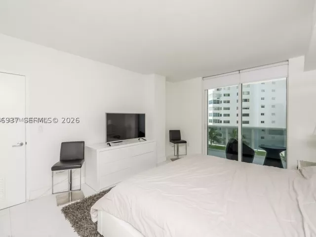 1-bedroom condo for rent in Bal Harbour - 10275 Collins Ave 416 - MondialRealty