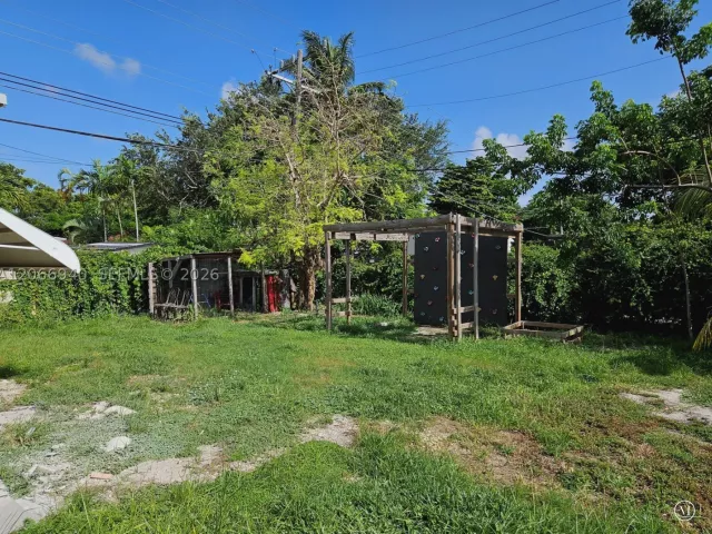 4-bedroom home for rent in North Miami Beach - 1929 NE 176th St - MondialRealty