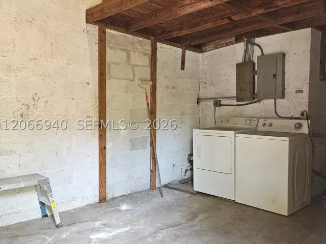 4-bedroom home for rent in North Miami Beach - 1929 NE 176th St - MondialRealty