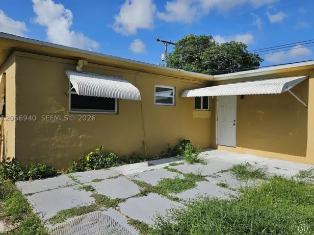4-bedroom home for rent in North Miami Beach - 1929 NE 176th St - MondialRealty