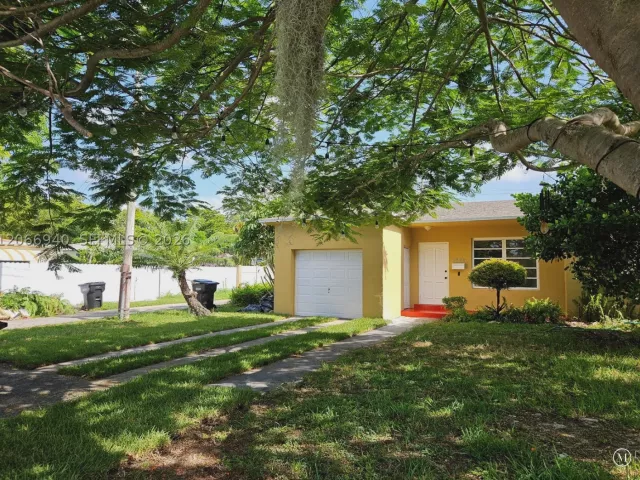 4-bedroom home for rent in North Miami Beach - 1929 NE 176th St - MondialRealty
