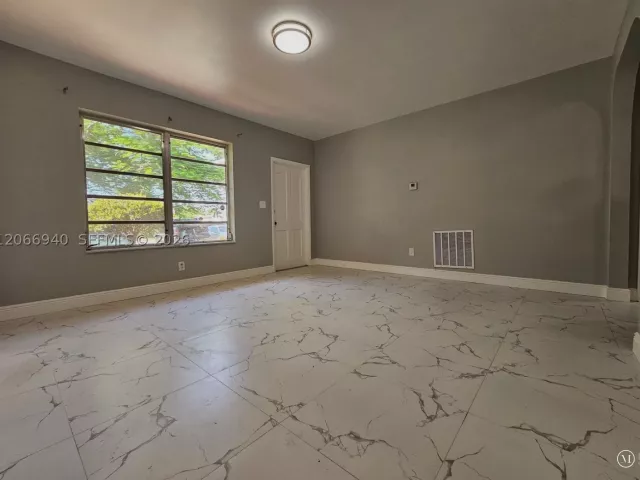4-bedroom home for rent in North Miami Beach - 1929 NE 176th St - MondialRealty