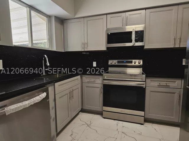 4-bedroom home for rent in North Miami Beach - 1929 NE 176th St - MondialRealty